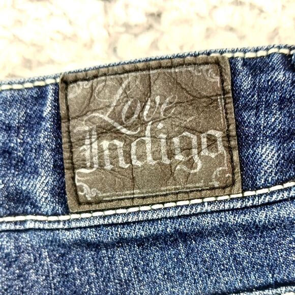 Love Indigo Cuffed Stretch Denim Shorts Embellished Stitch/ Jeweled Woman's 14.. - Picture 5 of 11